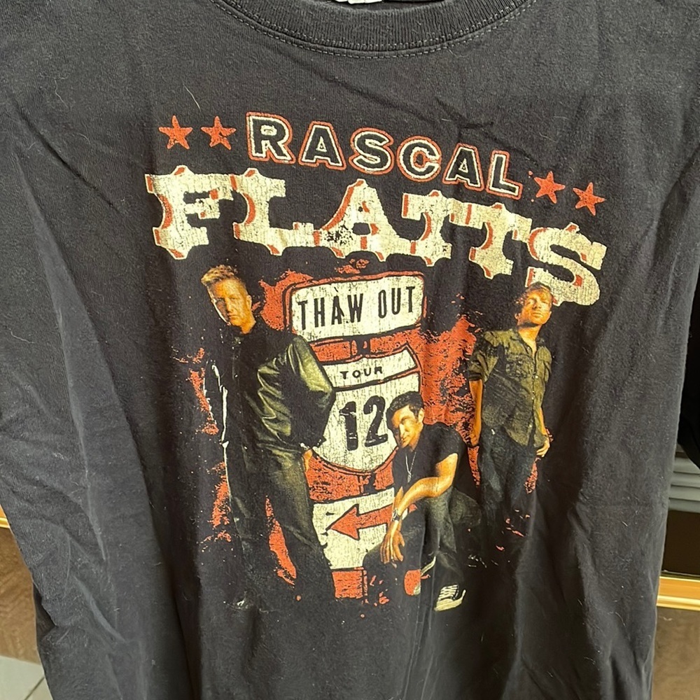 Rascal Flatts 2012 tour shirt. Light signs of wear. Still good condition